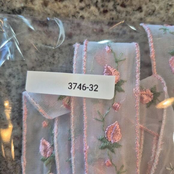 Lace, White & Pale Pink Nylon Rosebud Insert 1" x 3 yds - Picture 3 of 3